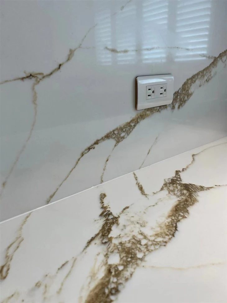 Calacatta Gold Seaside Sunset Engineered Quartz Marble, the company's own listing photograph