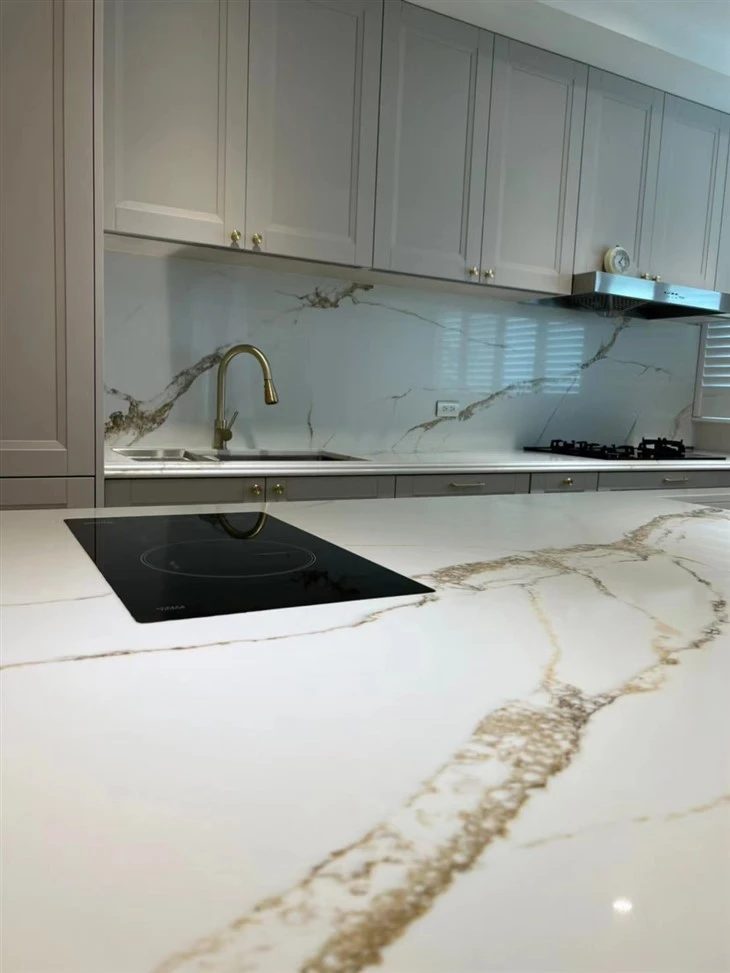 sunset calacatta gold countertop, the company's own listing photograph
